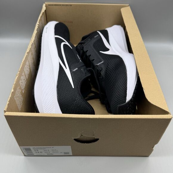 Nike Air Zoom Pegasus 40 Mens Running Shoes Black White DV3853-001 Size 13 NEW